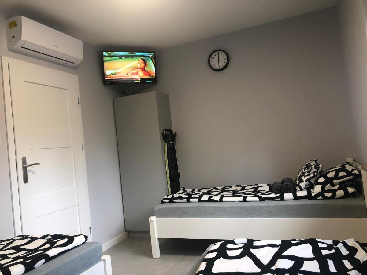Klimatyzowane Apartamenty I Pokoje Przy Targach Kielce Exterior foto