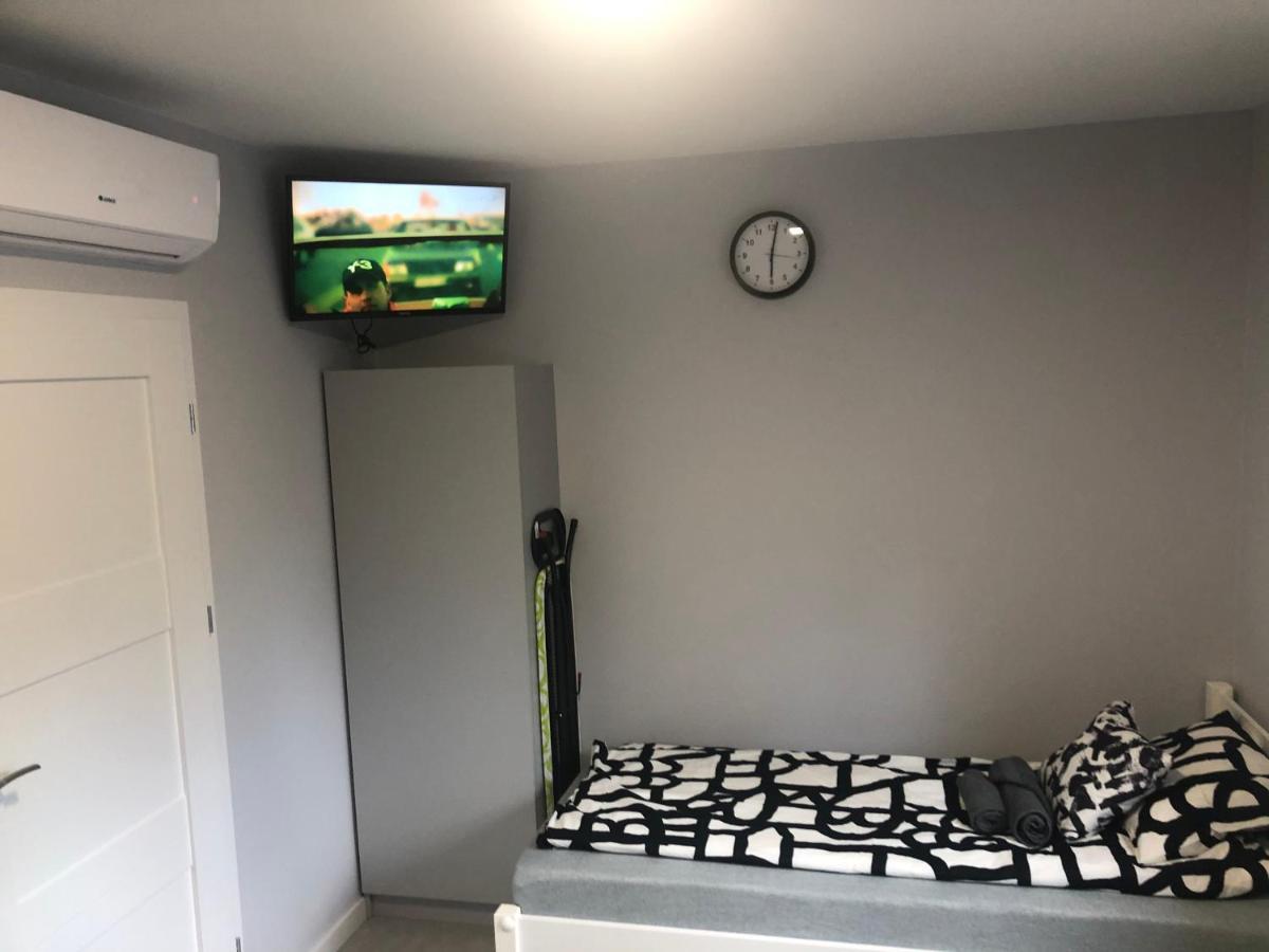 Klimatyzowane Apartamenty I Pokoje Przy Targach Kielce Exterior foto