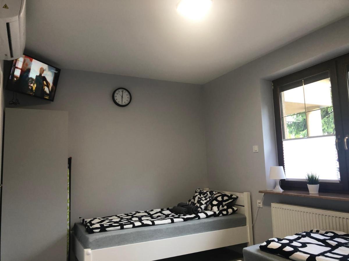 Klimatyzowane Apartamenty I Pokoje Przy Targach Kielce Exterior foto