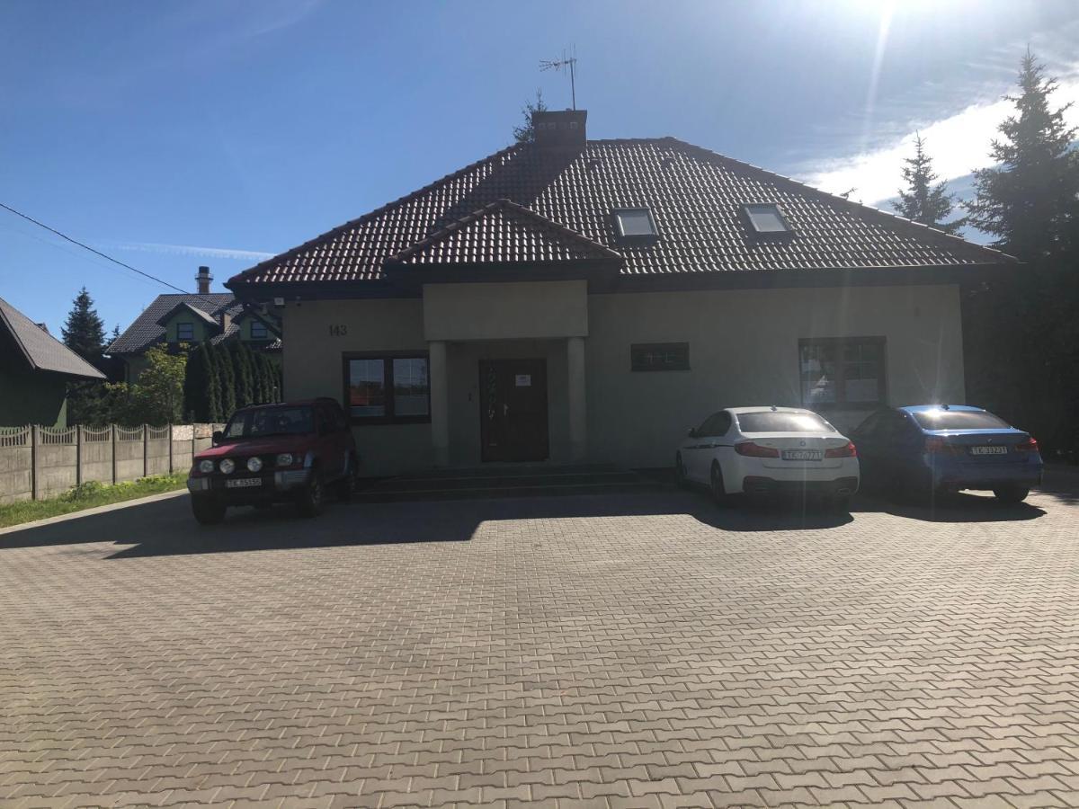 Klimatyzowane Apartamenty I Pokoje Przy Targach Kielce Exterior foto